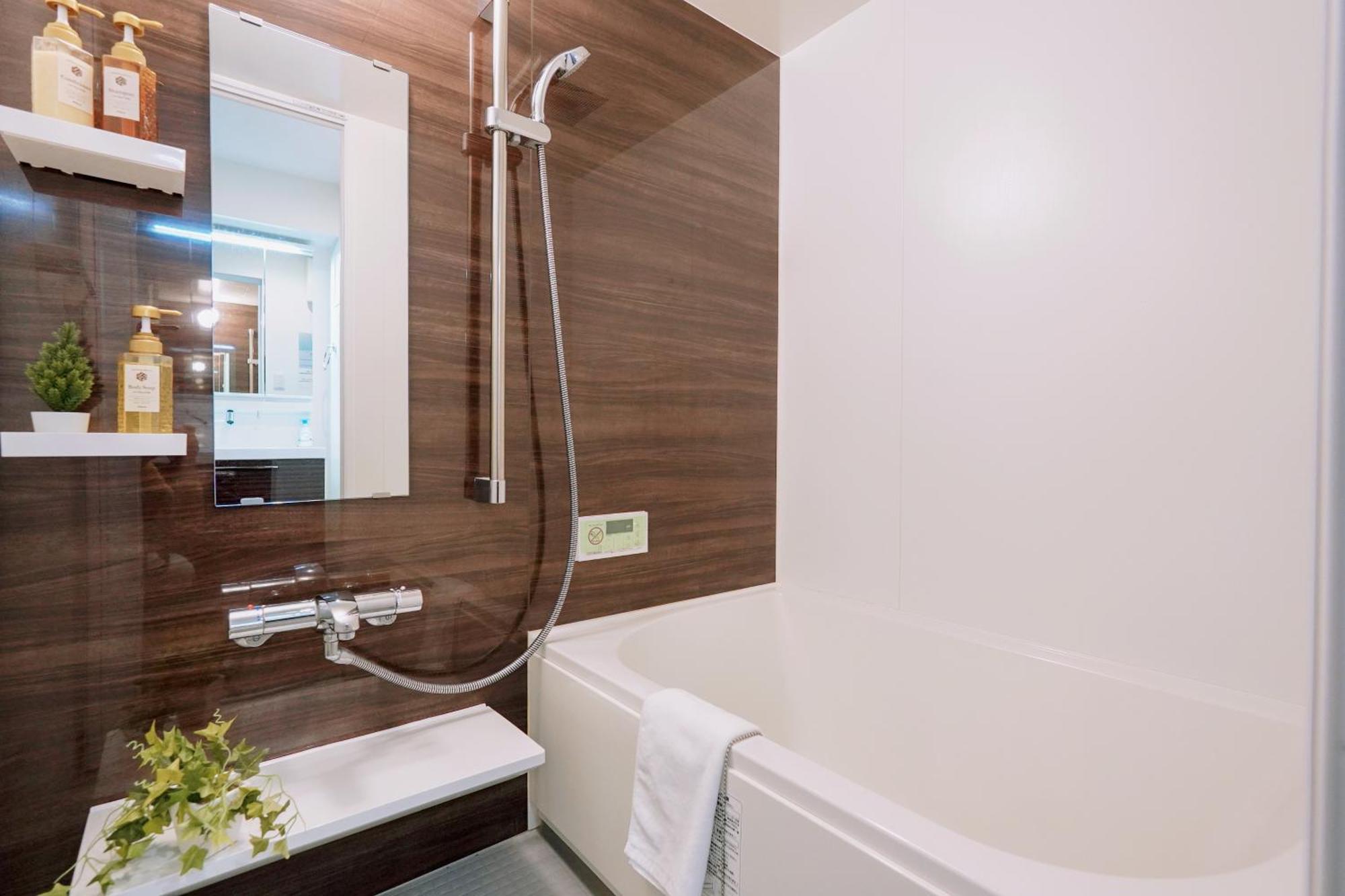 Kuromon Royal Niponbashi Apartment Osaka Room photo